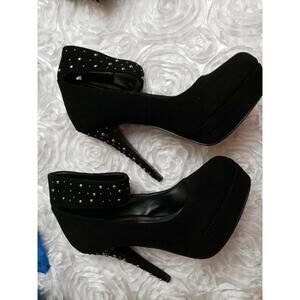 Bakers BRITTNEY Black Womans Round Toe Suede Pump Studded Ankle Strap Size 8M